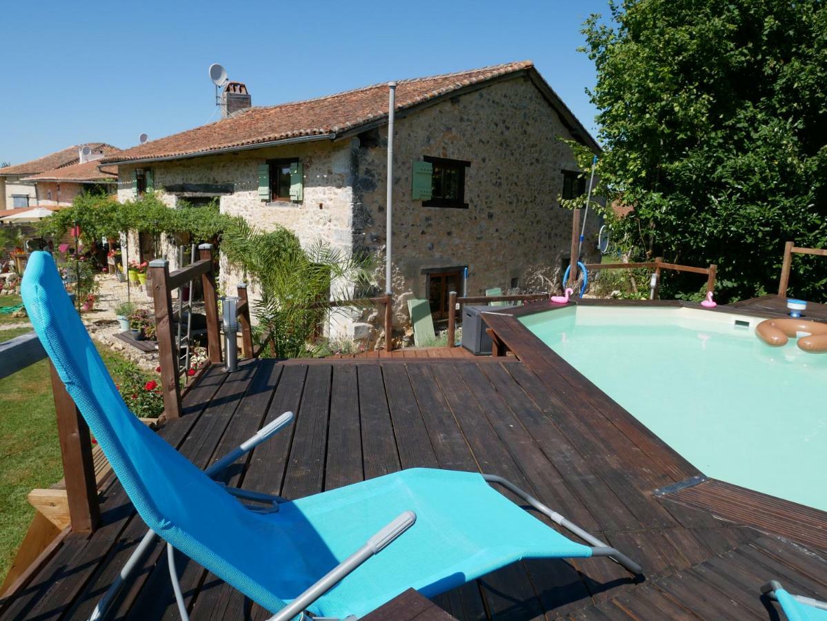Villa chez daisy Montbron Exterior foto