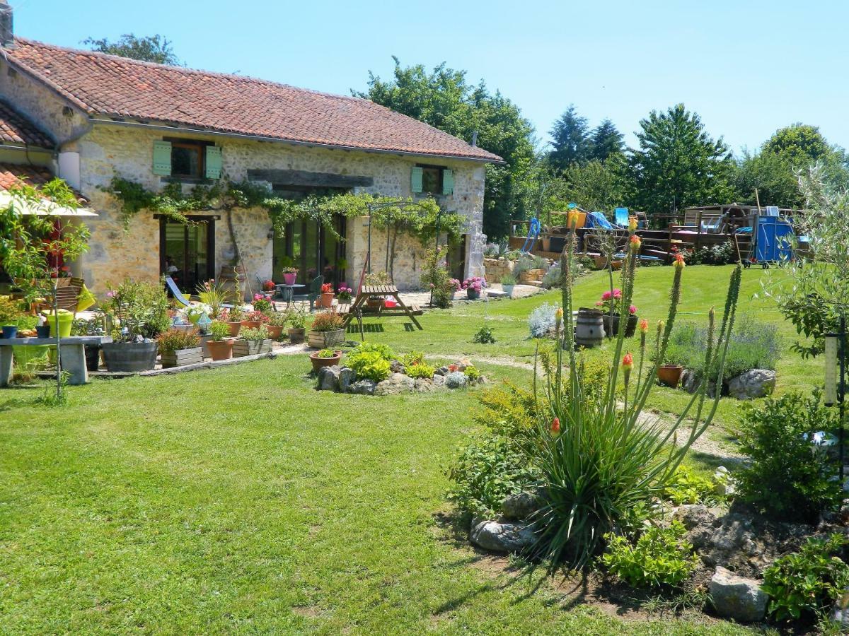 Villa chez daisy Montbron Exterior foto